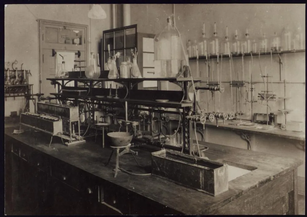 Laboratory benches with glassware in laboratory 221 at the University of Toronto